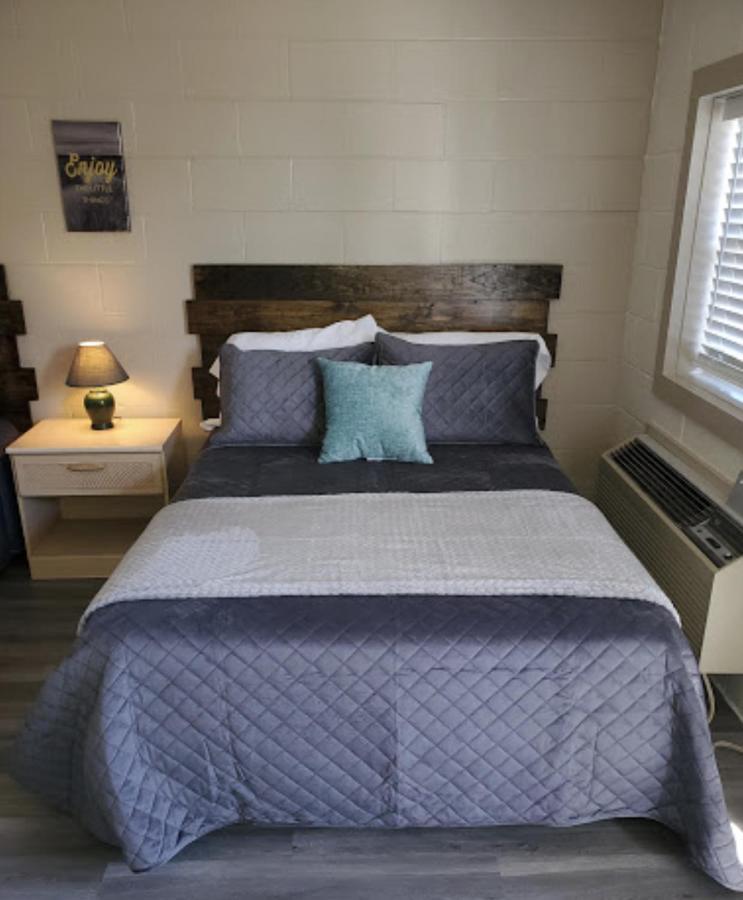 Axtons Bass City Lake Front Resort Emory Εξωτερικό φωτογραφία